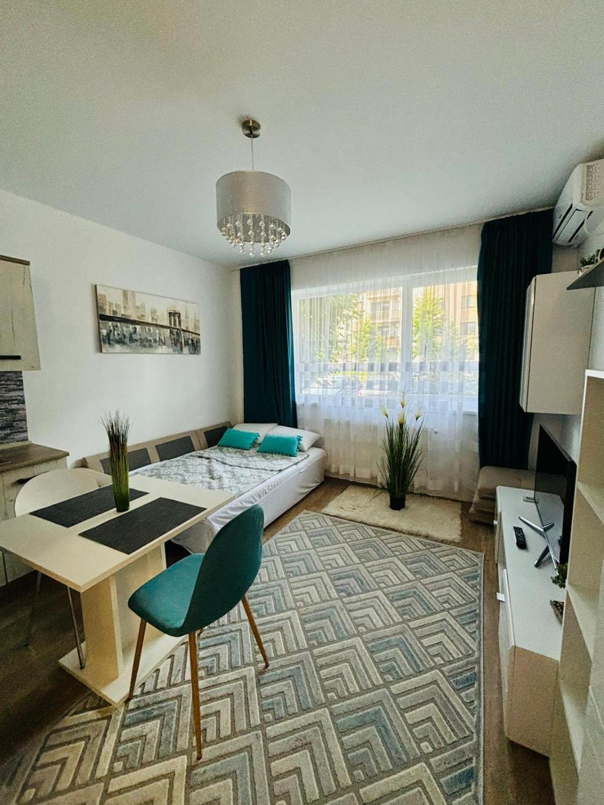 Kiki Home Орадя Екстер'єр фото